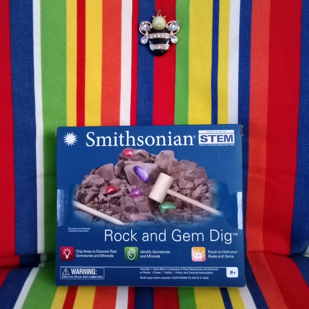 **NIB** Smithsonian® Rock and Gem Dig™